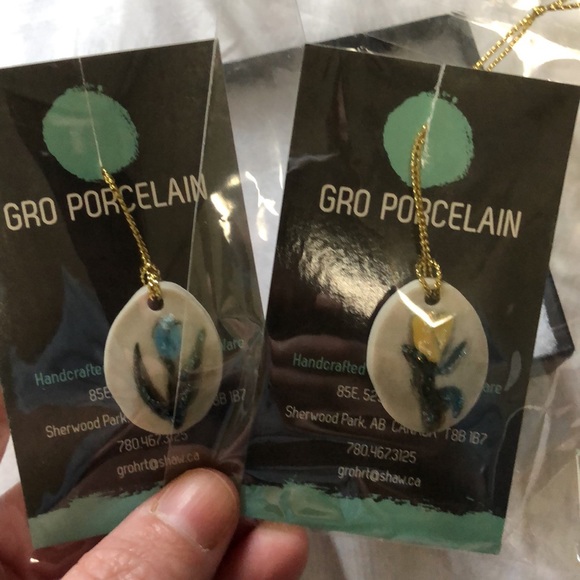 Porcelain flower ornaments - Picture 2 of 4